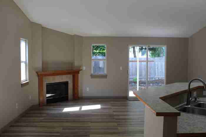 1906 NE 151st Cir - Photo 3 of 19