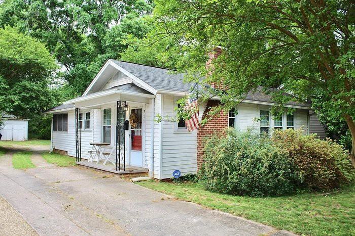 215 W Faris Rd - Photo 2 of 9