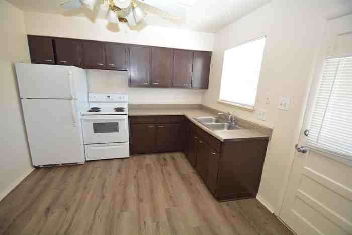 4516 Flower St - Photo 2 of 7