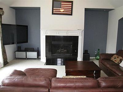 1811 Forest Bend Ln - Photo 3 of 10