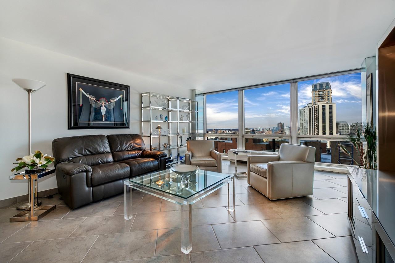 2400 North Lakeview Avenue #2700