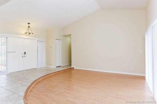 7122 NW 43rd St - Photo 2 of 8