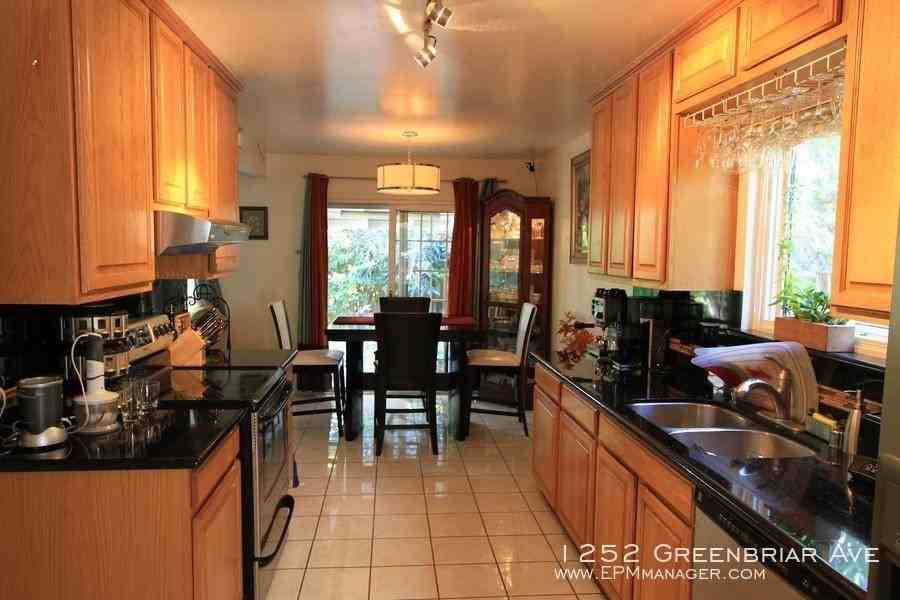 1252 Greenbriar Ave - Photo 2 of 10