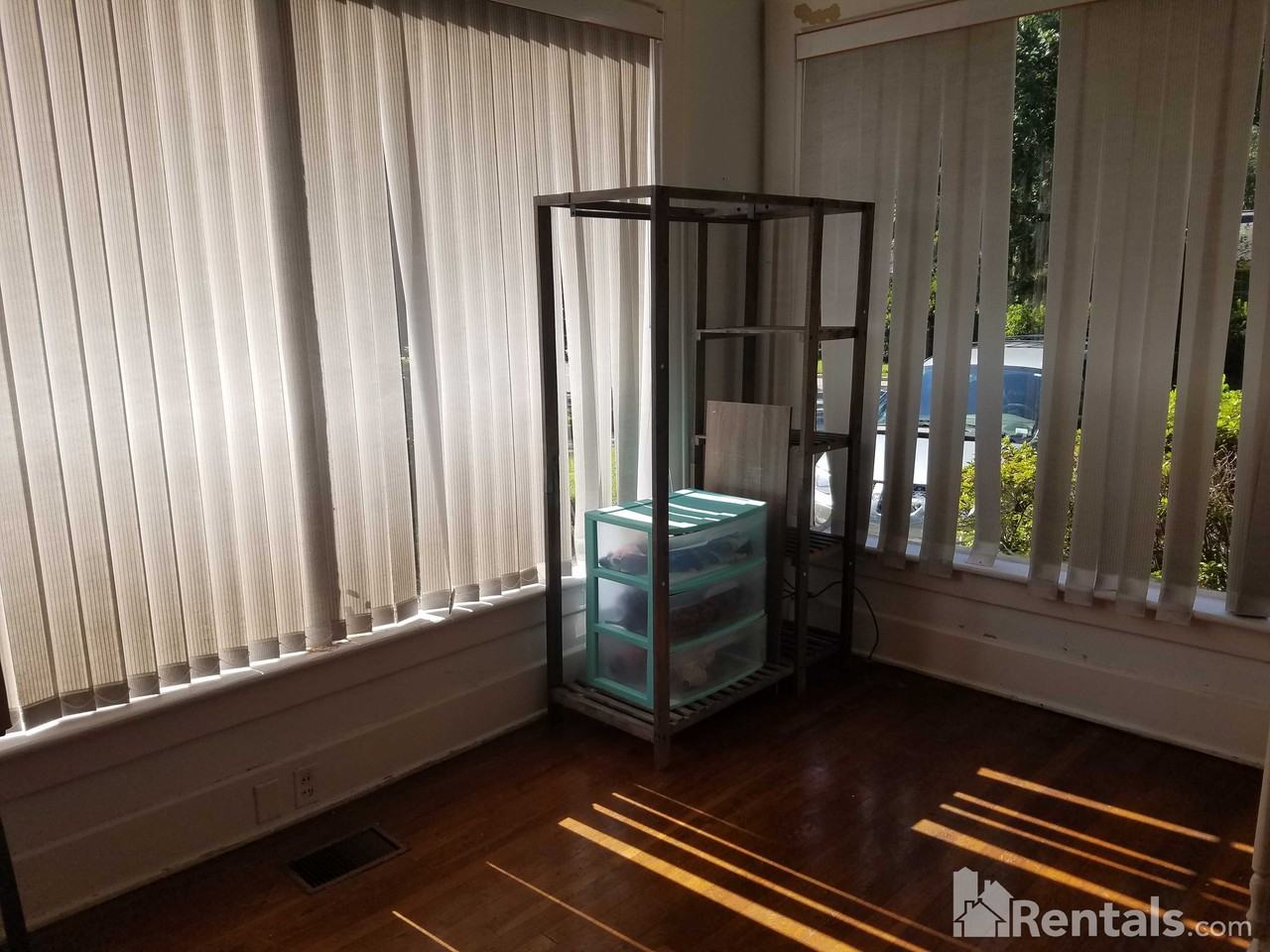 408 E 48th St - Photo 3 of 10