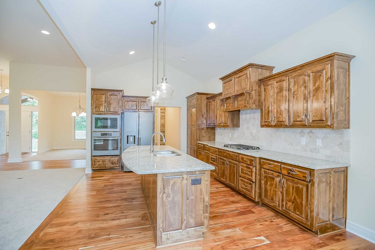 8100 Venita Dr - Photo 3 of 10