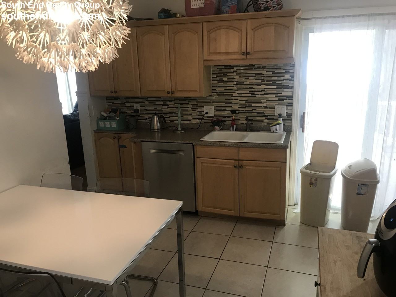 6 Thayer Pl - Photo 2 of 18