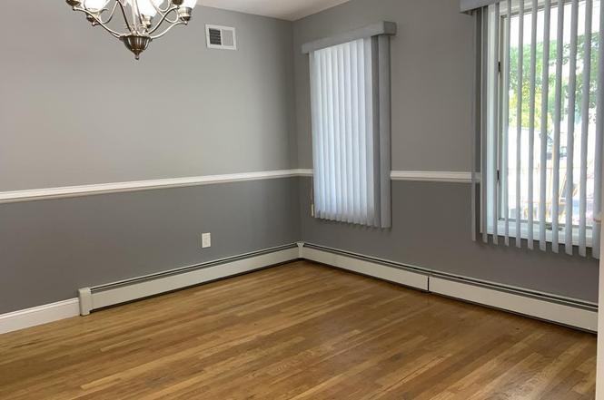 209 Brighton St - Photo 3 of 9