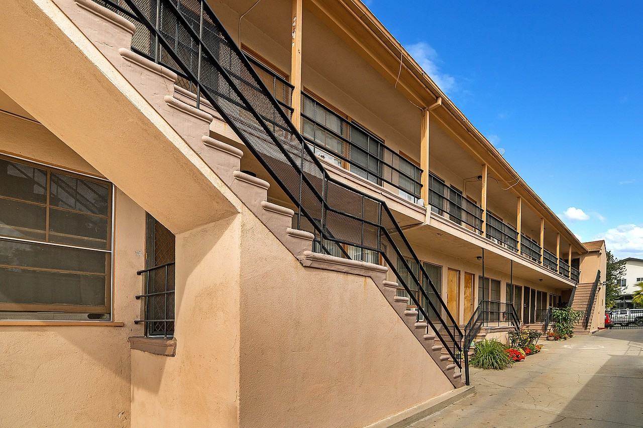 5430 Carlton Way - Photo 2 of 5