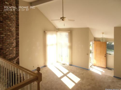 9809 W 121st St - Photo 2 of 21