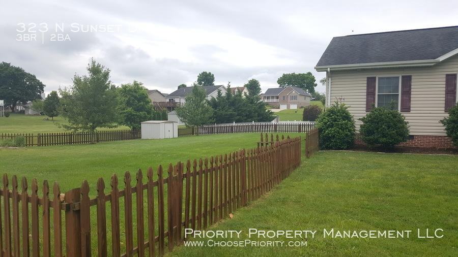 323 N Sunset Dr - Photo 3 of 20