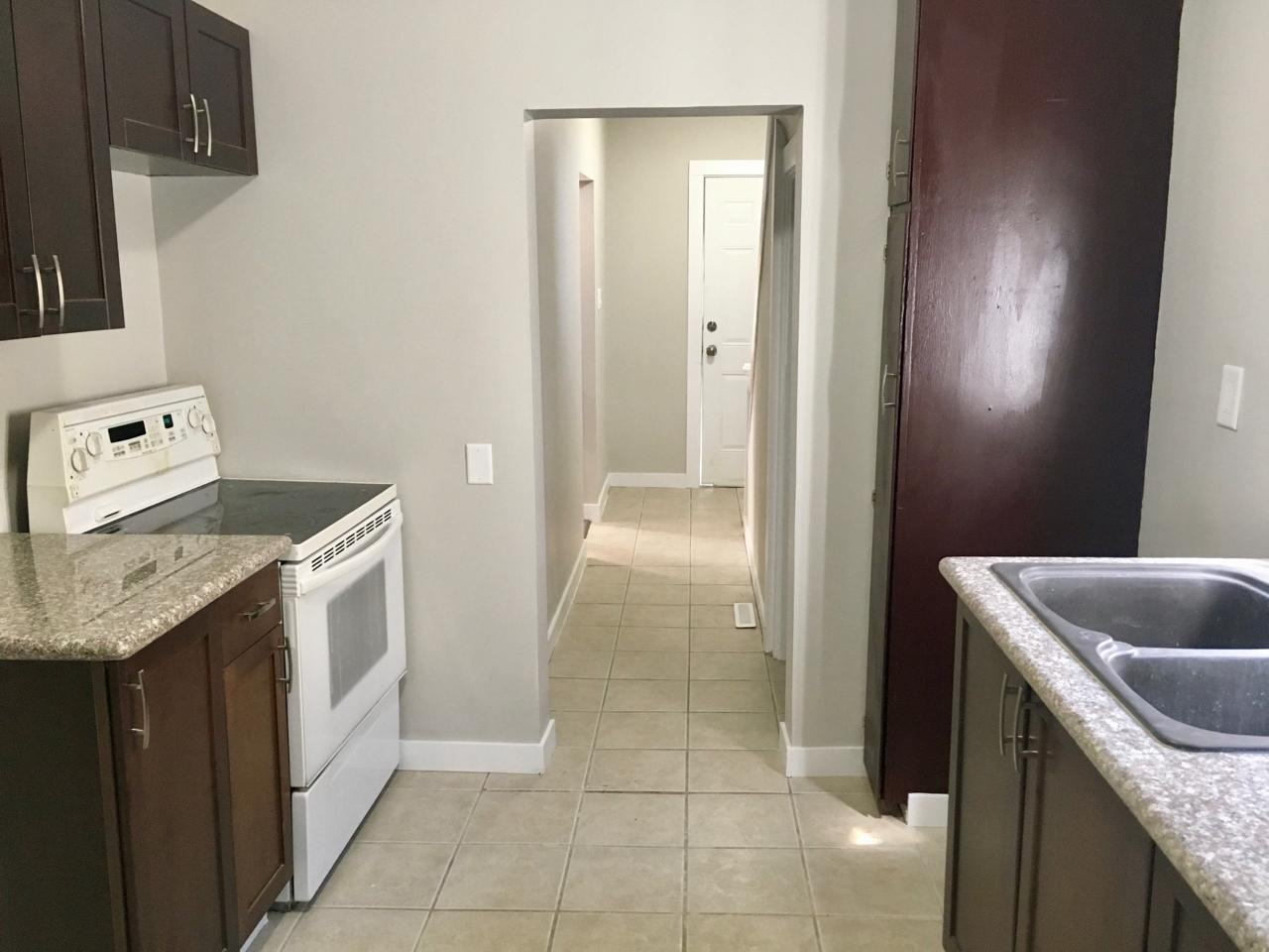 1368 Athol St - Photo 3 of 16