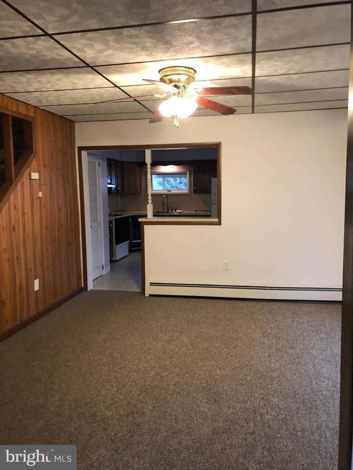 416 Fleet St - Photo 2 of 12