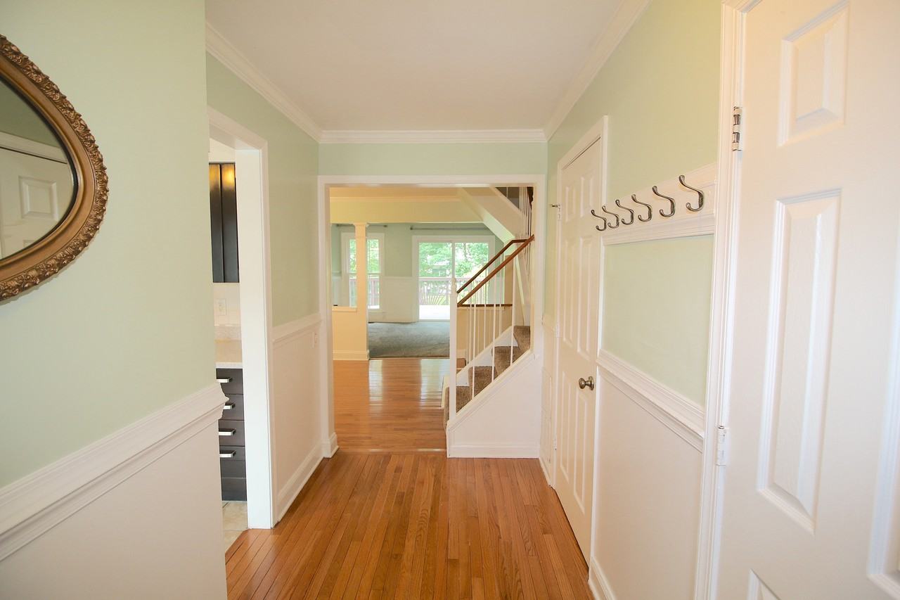 11162 Soldiers Ct - Photo 3 of 34