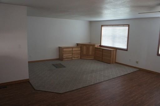 240 E 23rd N St - Photo 2 of 12