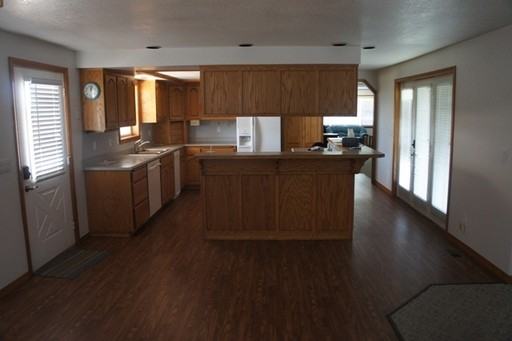 240 E 23rd N St - Photo 3 of 12