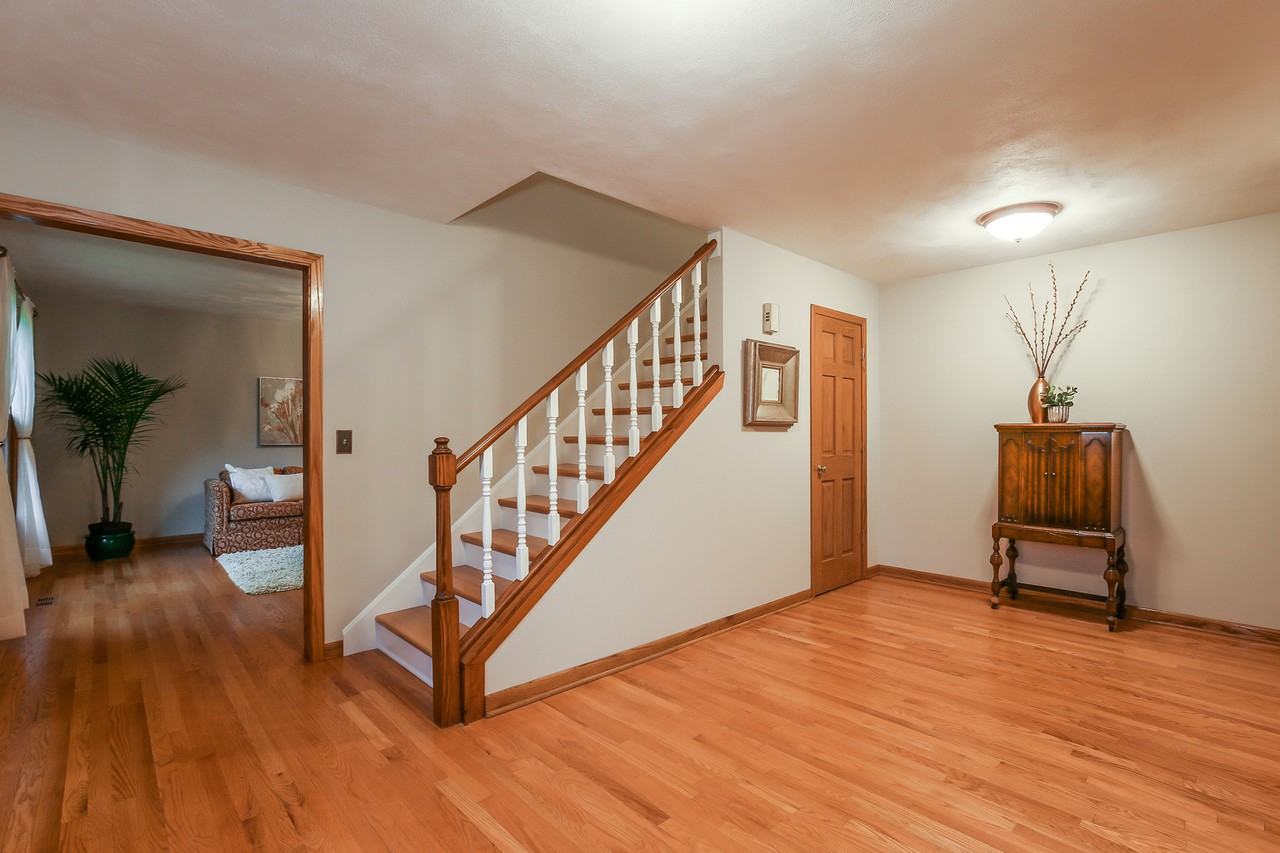 5361 Hedgewood Ct - Photo 3 of 32