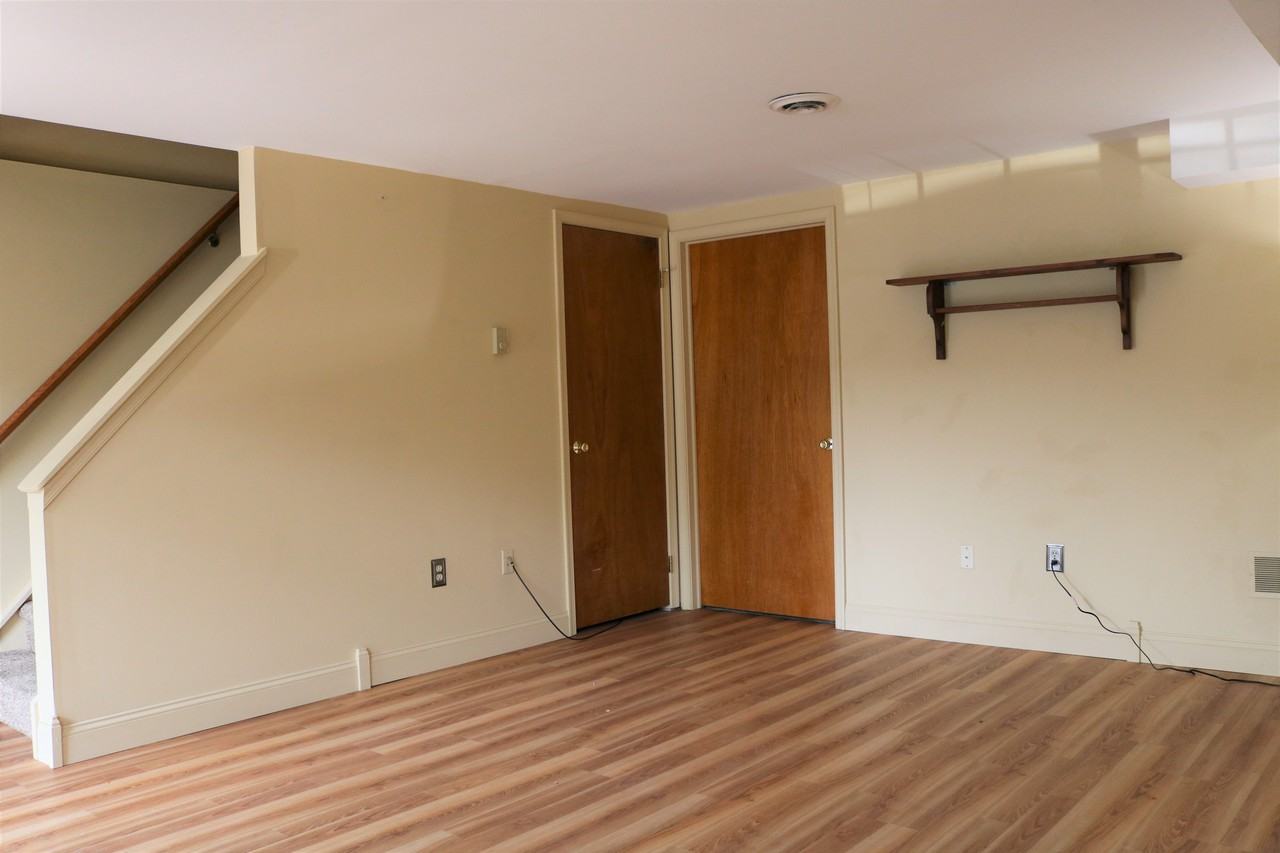 433 E Mosser St #433 - Photo 3 of 14