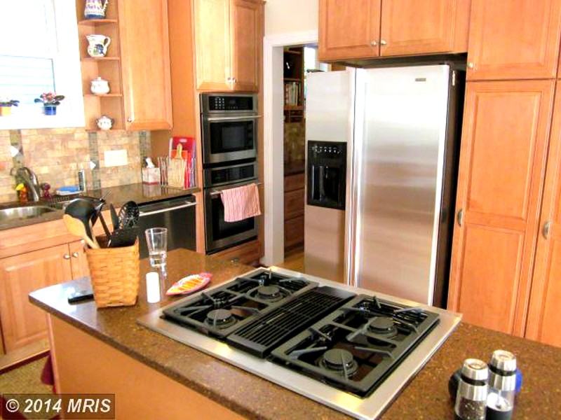 2034 N Taylor St - Photo 3 of 10