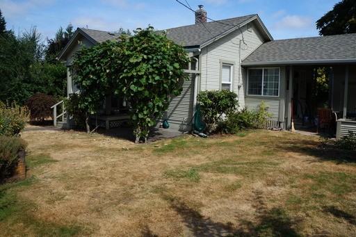 3705 SE Schiller St - Photo 2 of 15
