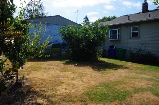 3705 SE Schiller St - Photo 3 of 15