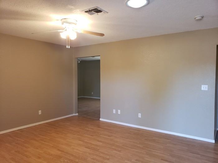 2320 E Cactus Rd - Photo 3 of 12