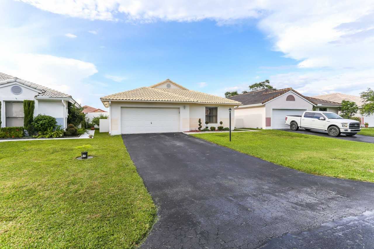 15131 S Waterford Dr - Photo 3 of 20