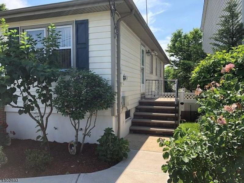 230 N 17th St - Photo 2 of 16