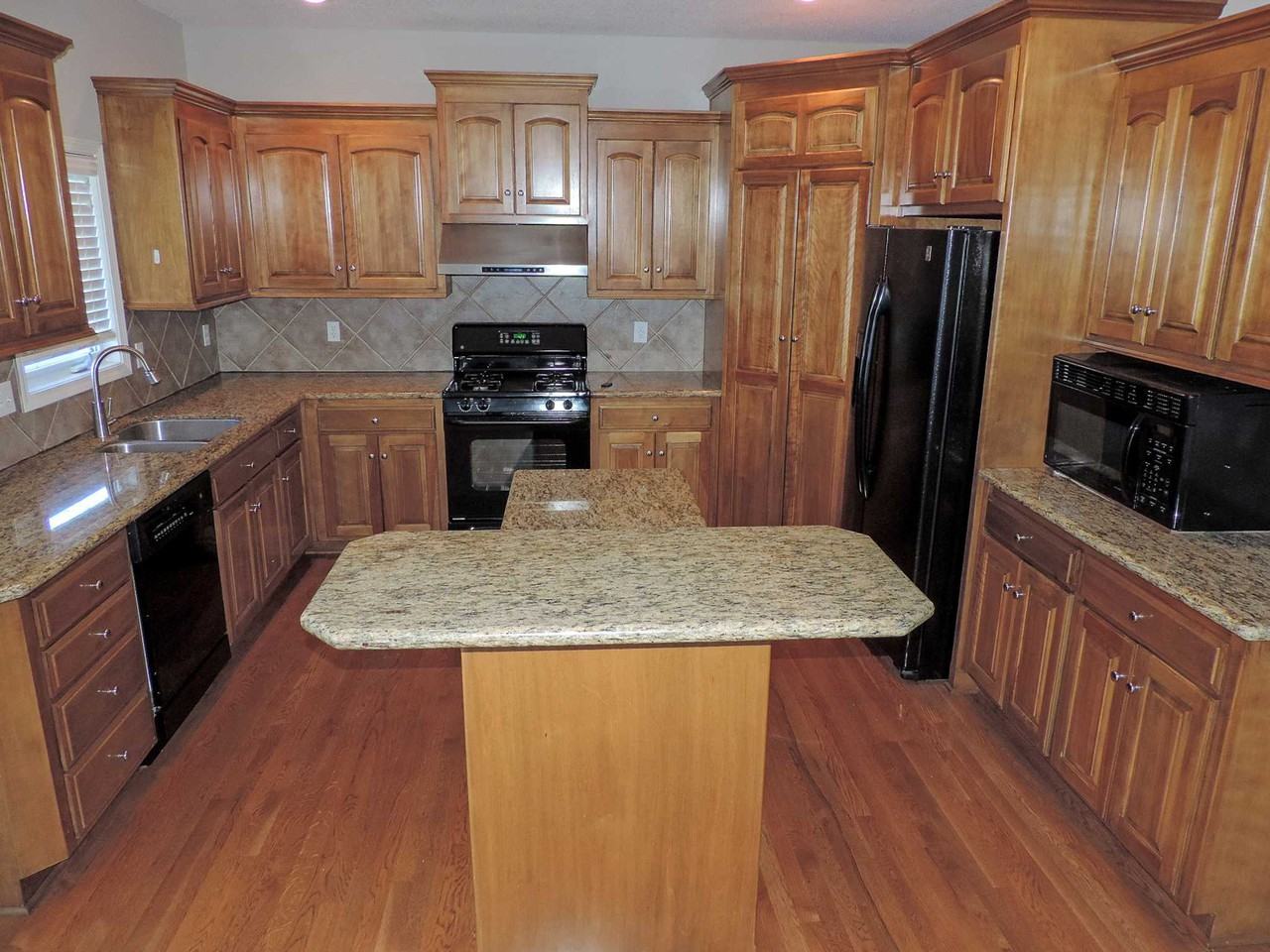 13713 Parkhill - Photo 3 of 10