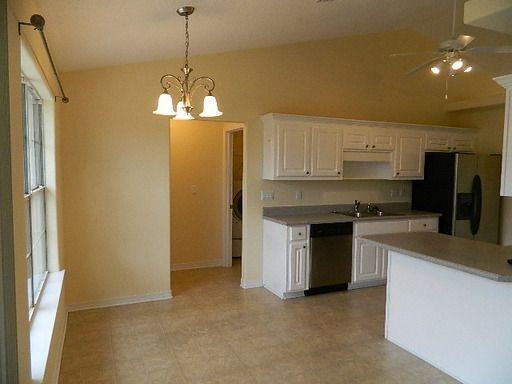 1005 Ashley Rd - Photo 3 of 11