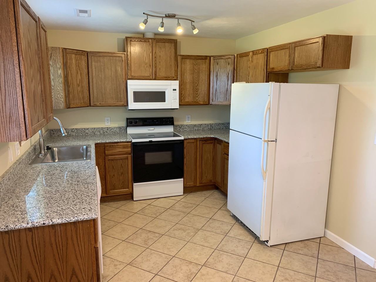 2003 Cedar Ridge Rd - Photo 3 of 6