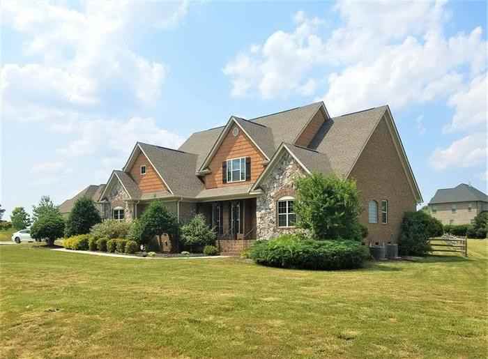 2901 Smithfield Dr - Photo 2 of 40