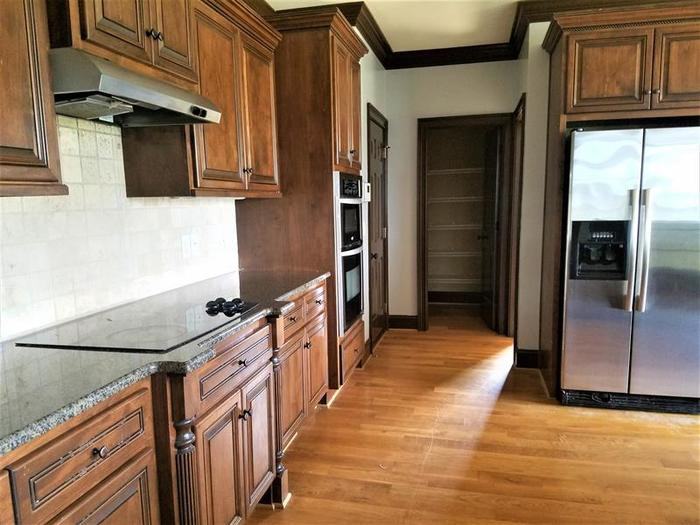 2901 Smithfield Dr - Photo 3 of 40