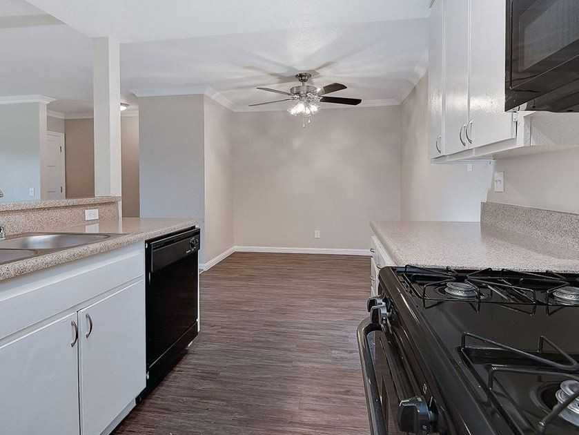 GRANDE - Photo 2 of 9