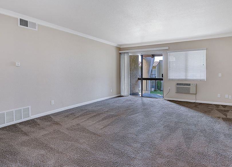 GRANDE - Photo 4 of 9