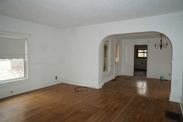 609 Crawford Ave - Photo 3 of 15