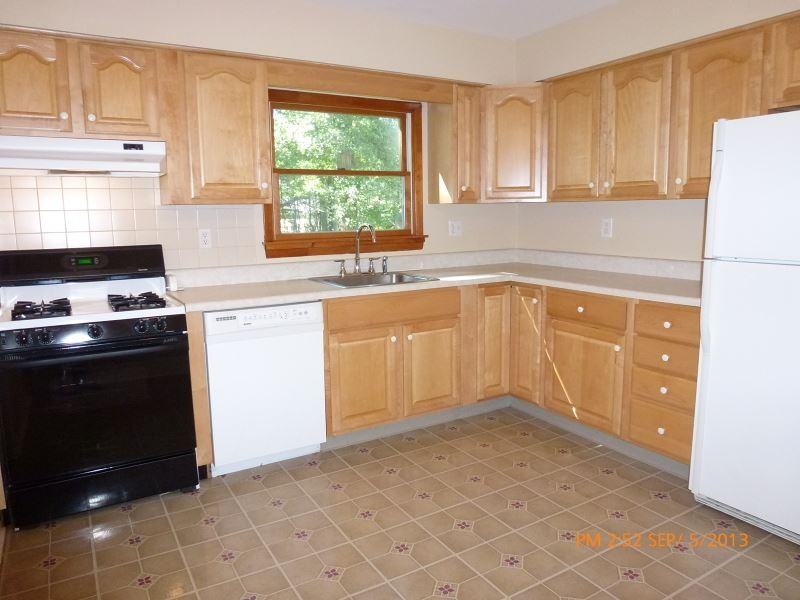 130 Arthur Dr - Photo 3 of 9