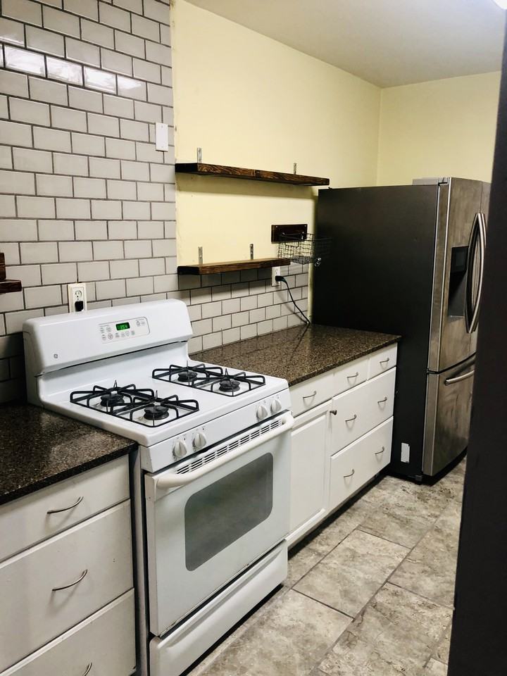 218 Regent Rd - Photo 3 of 24
