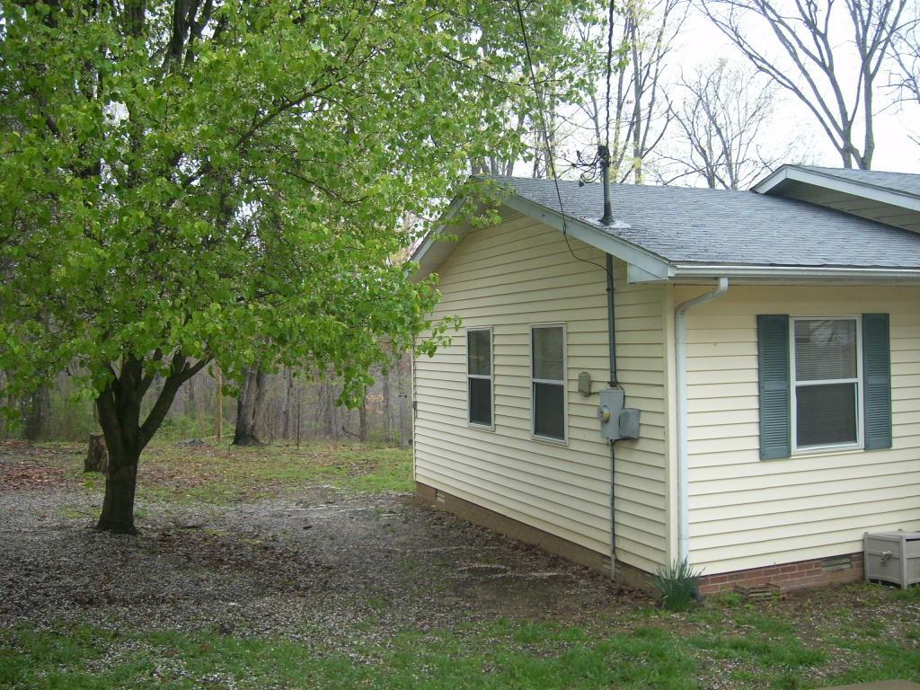 943 Lucas Ln - Photo 3 of 41