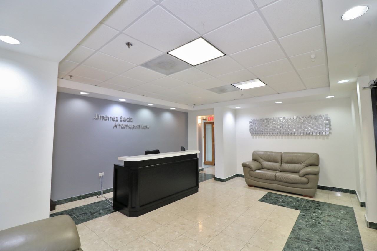 33 Calle Resolucion #605 - Photo 2 of 15