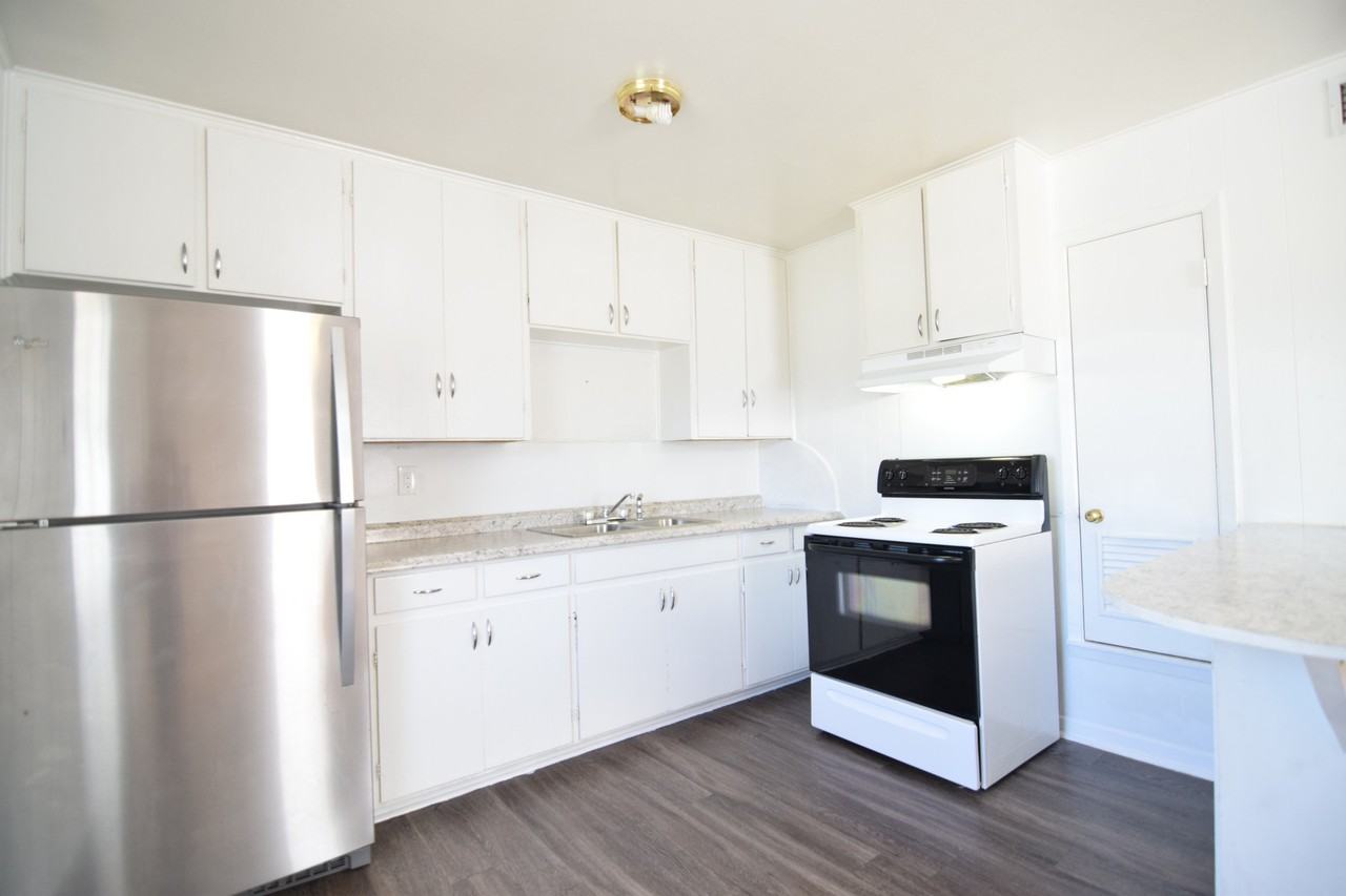 2202 Poage Ave - Photo 4 of 14