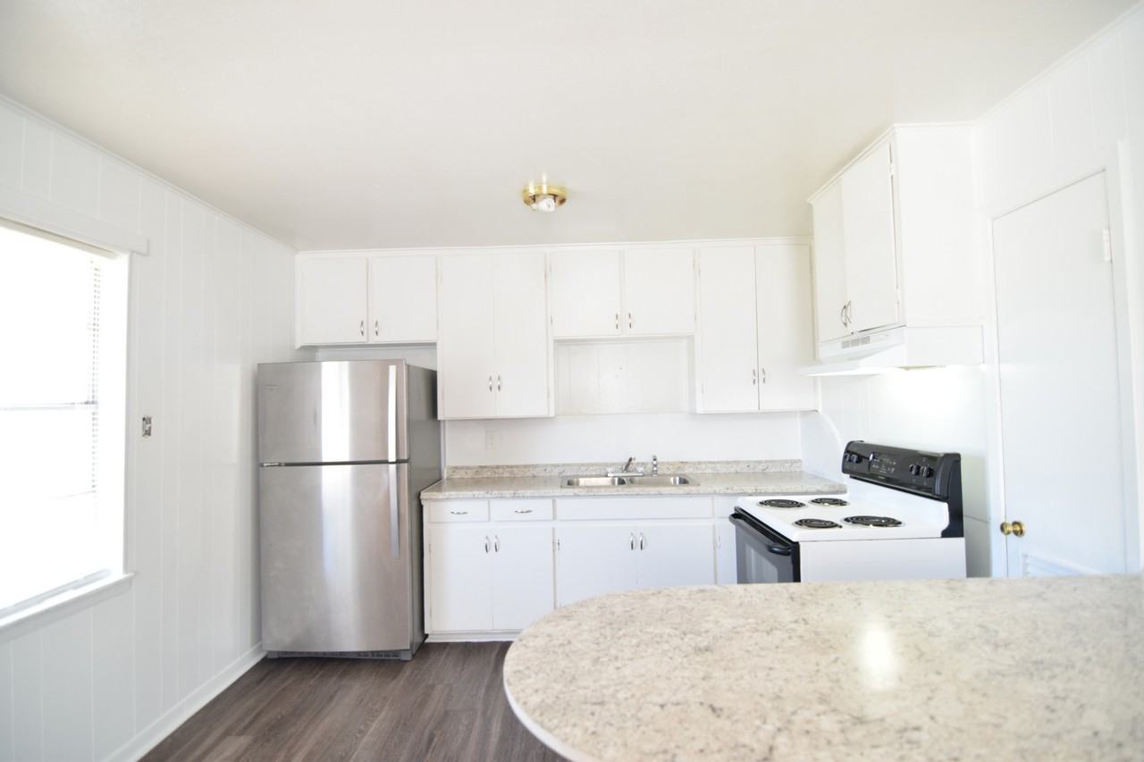 2202 Poage Ave - Photo 5 of 14