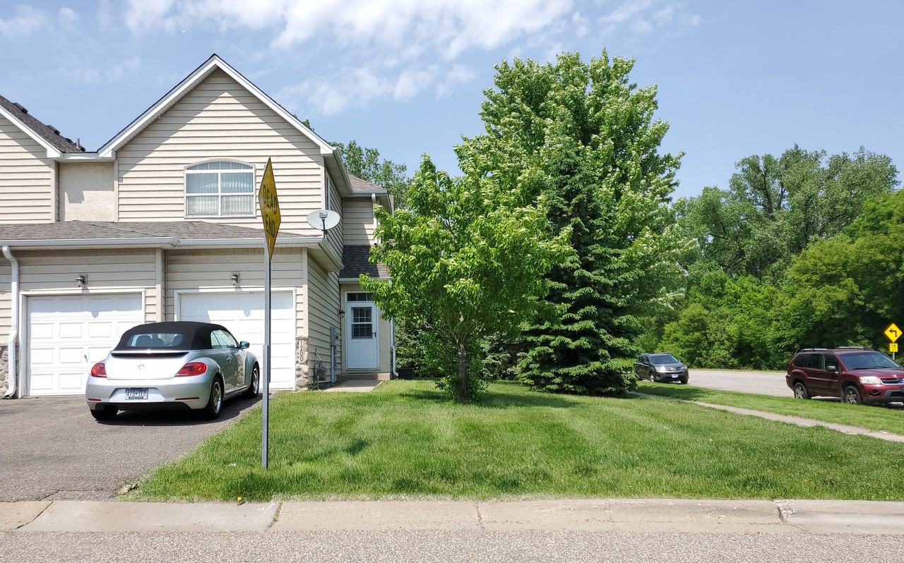 1200 Dupont Ln N - Photo 2 of 18