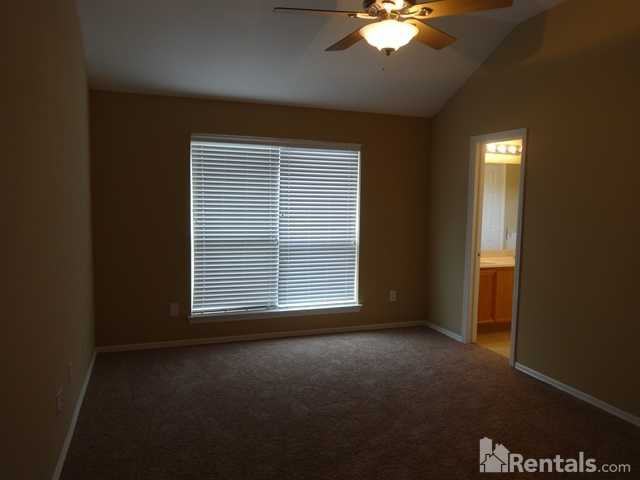 711 Chase View Dr - Photo 3 of 13