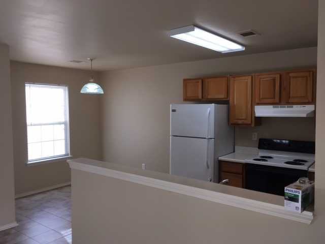 527 Benbrook Ct - Photo 3 of 9