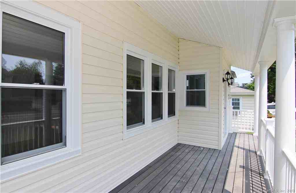 1073 Shippan Ave - Photo 3 of 37