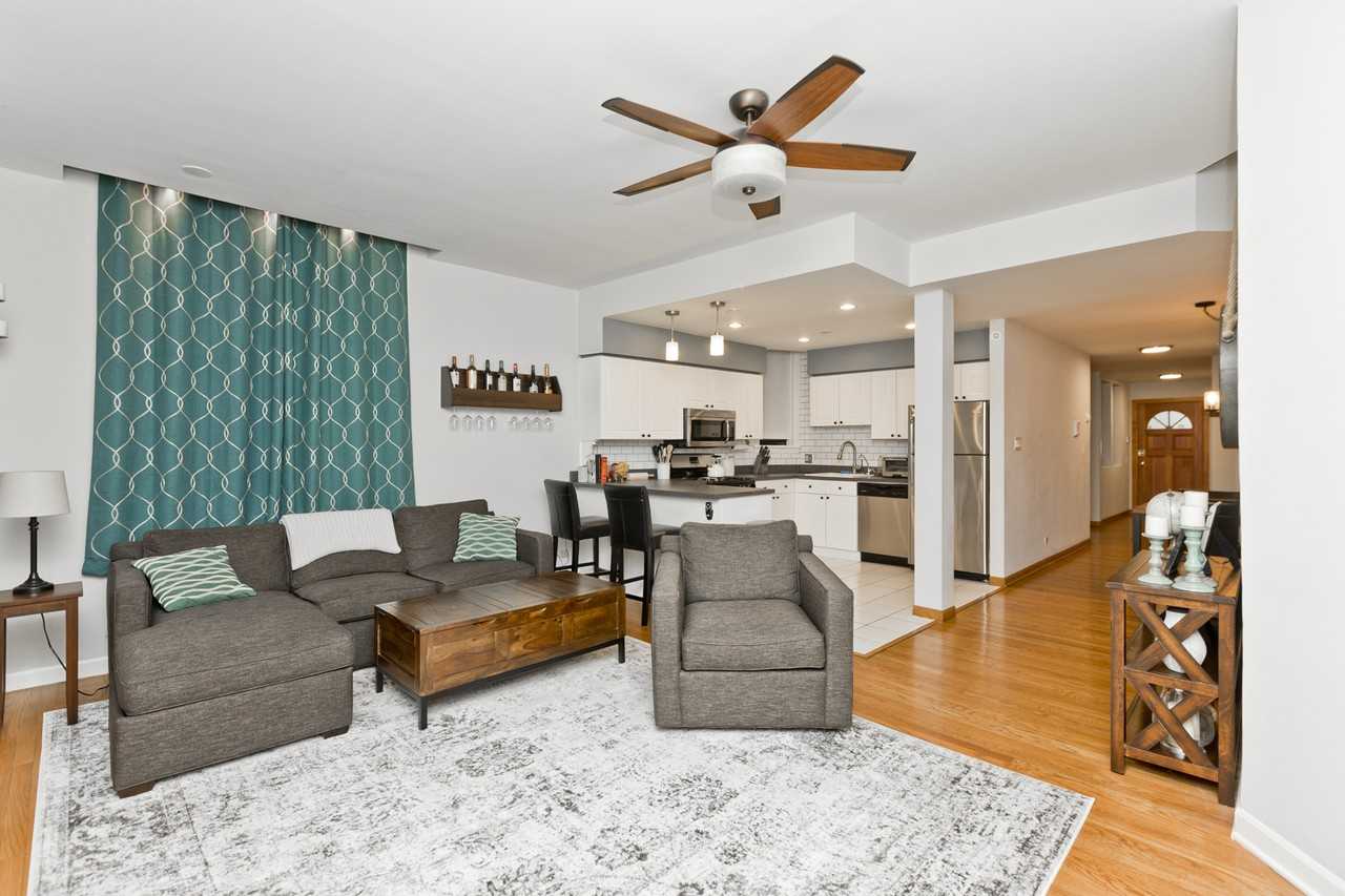 2125 North Clark Street #1 - Photo 2 of 23