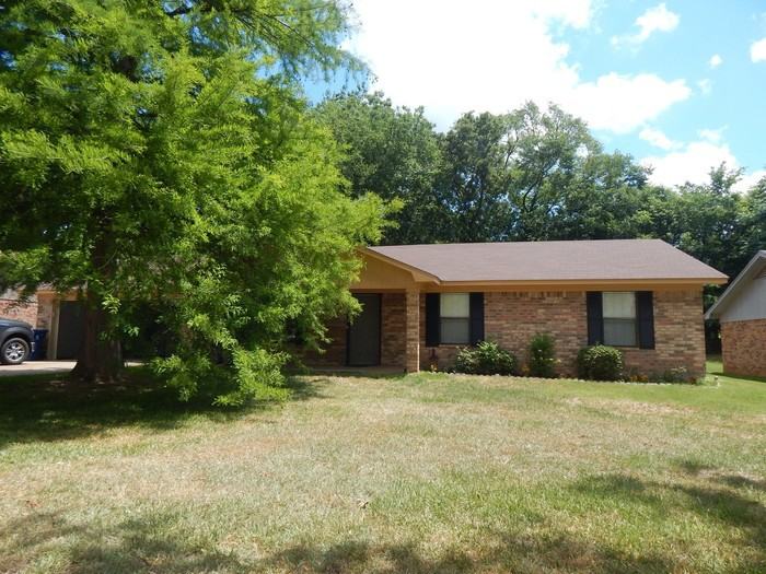 805 Corey Dr - Photo 2 of 22