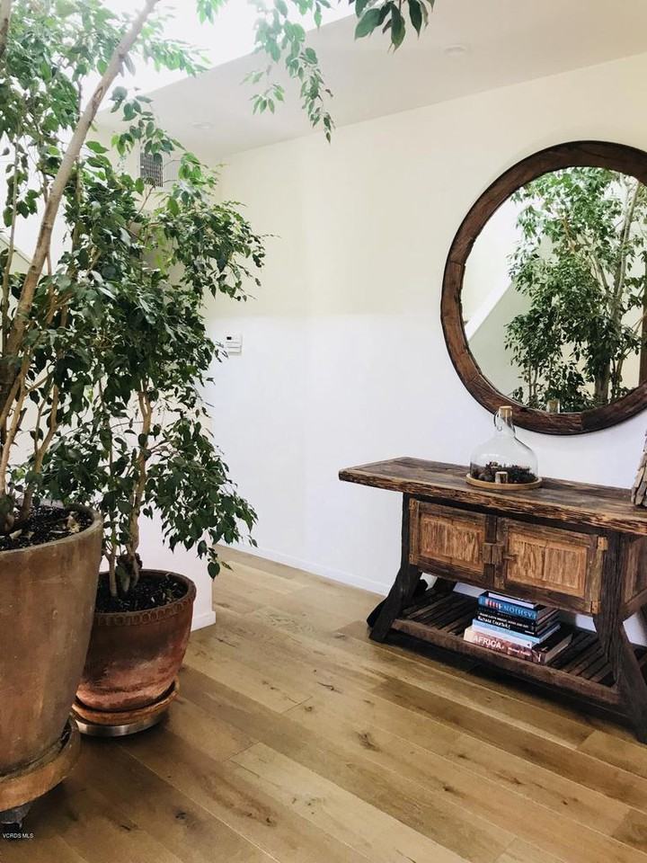 5502 Fairgrange Dr - Photo 3 of 10