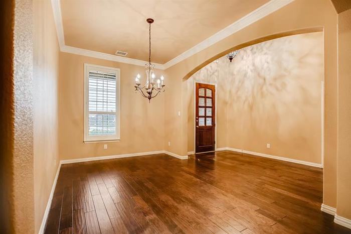 7729 Glencrest Dr - Photo 2 of 23