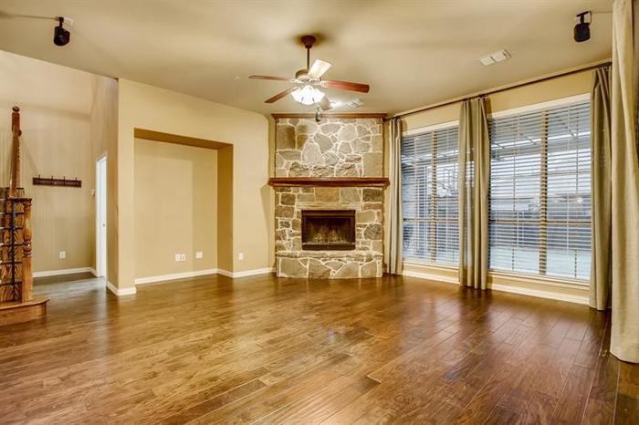 7729 Glencrest Dr - Photo 3 of 23